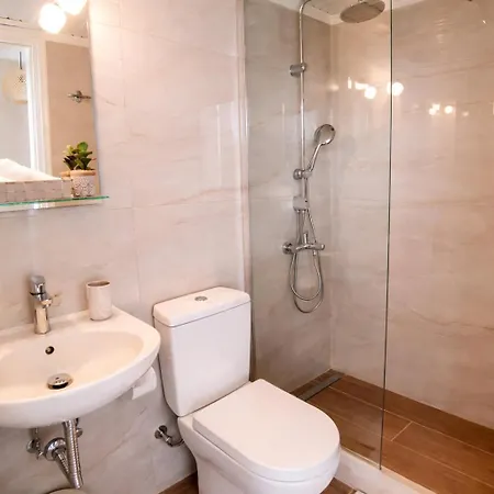 Verano Vista Apartment_near The Sea-free Parking דירה